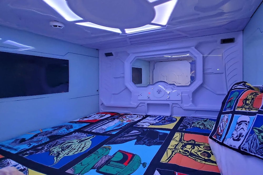 Ultimate Hollywood Themed Mansion for Big Groups