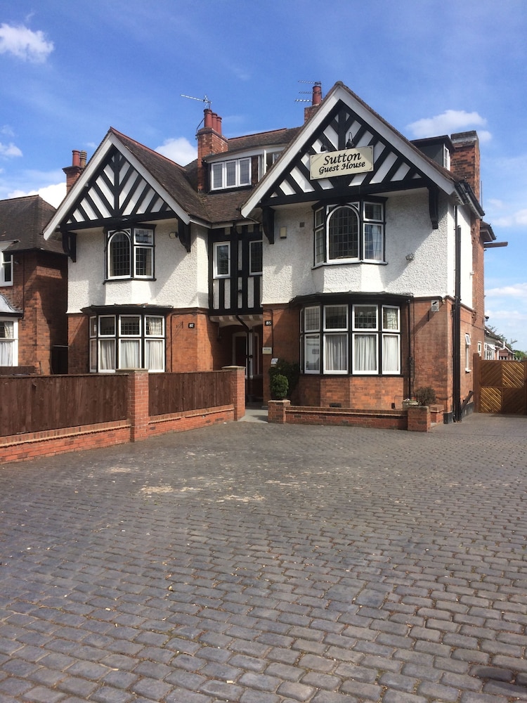 Hotel Sutton Guest House - Image 1