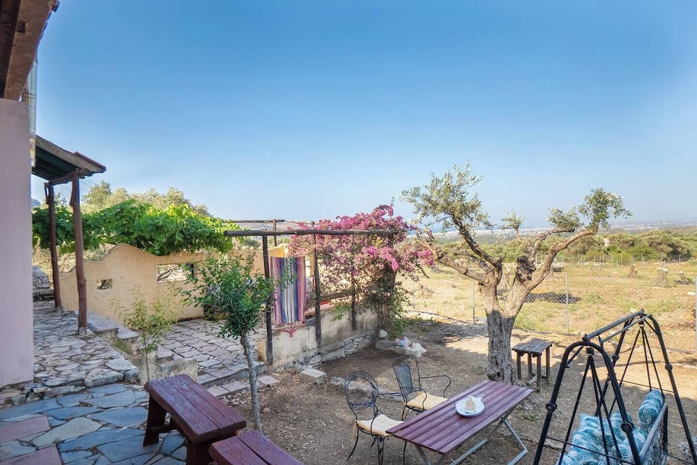 Rustic Retreat - Private Pool in Nature s Embrace