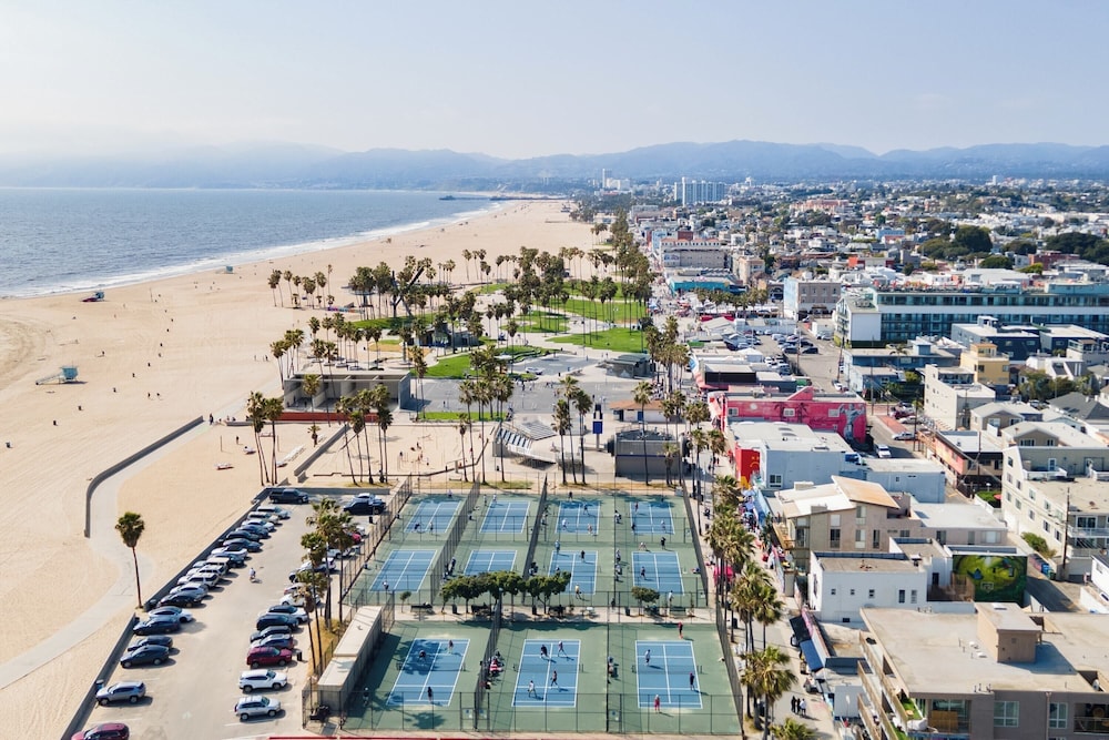 Venice View by Avantstay Walk to Venice Beach Rooftop, Ice Bath, Luxe Design