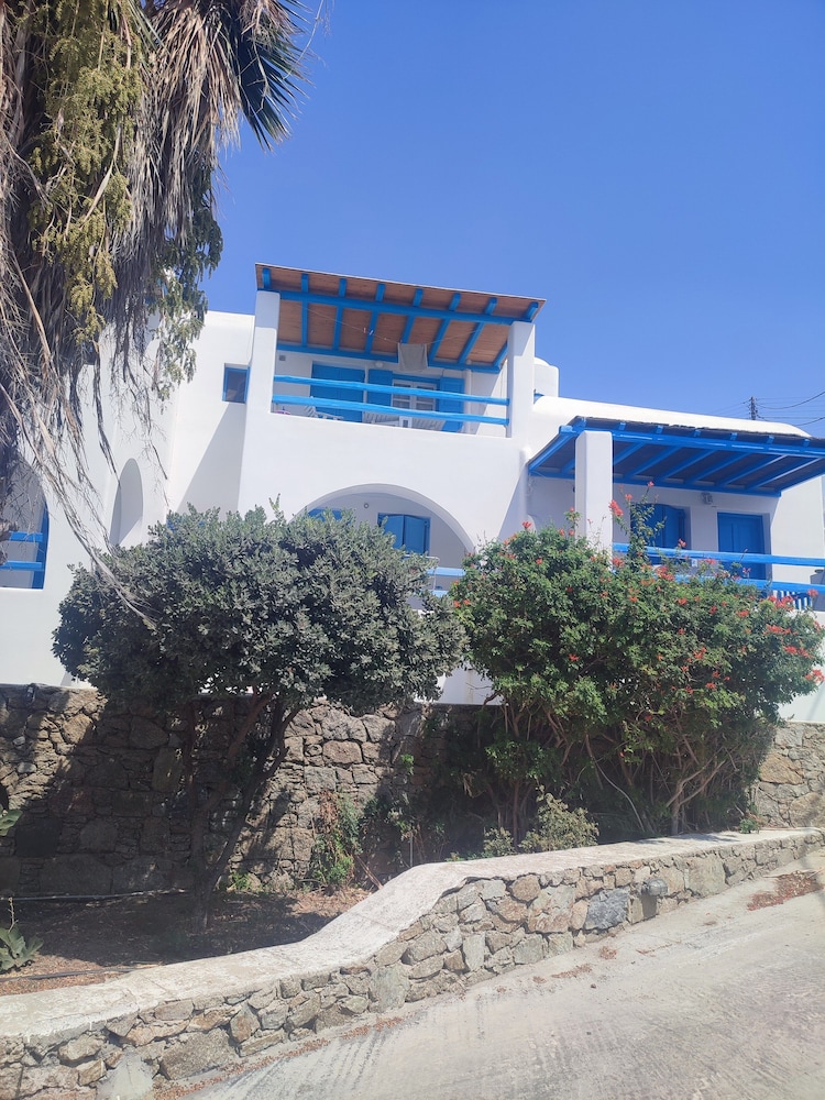 Ornos Beachside 2 Bd Stylish House