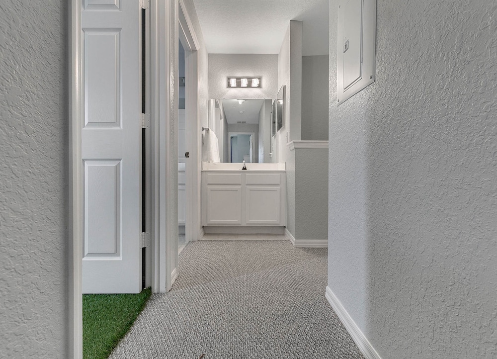 4 Bedroom Townhouse, Resort, 15 Mins to Disney, Themed Rooms perfect for Kids - Image 5