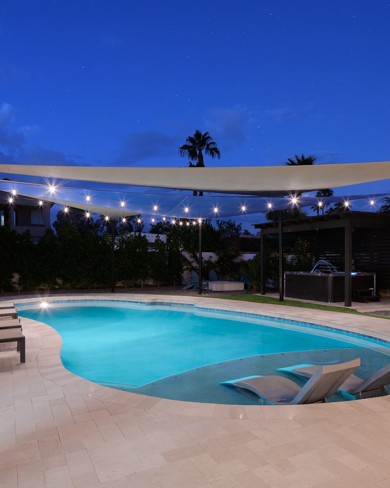 Sunburst Estate - Pool - Hot Tub - Tons of Games!