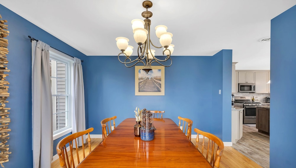 Serene 7br Haven By The Lake 7 Bedroom Home