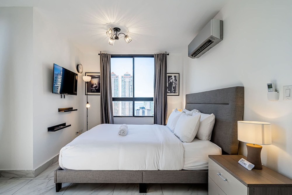 w Brilliant 1BR w Beautiful View in Calle 50