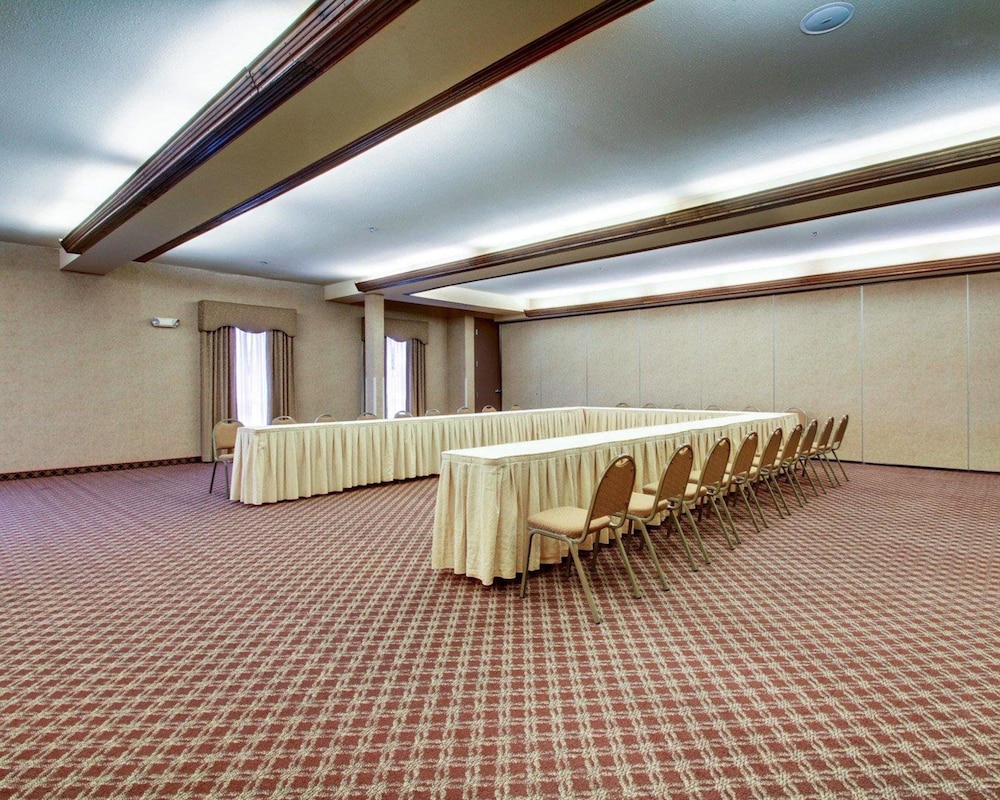Clarion Suites - Property Image 12