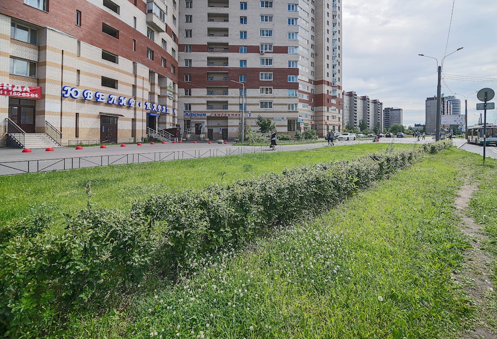 FlatHome24 metro Komendanskiy prospect