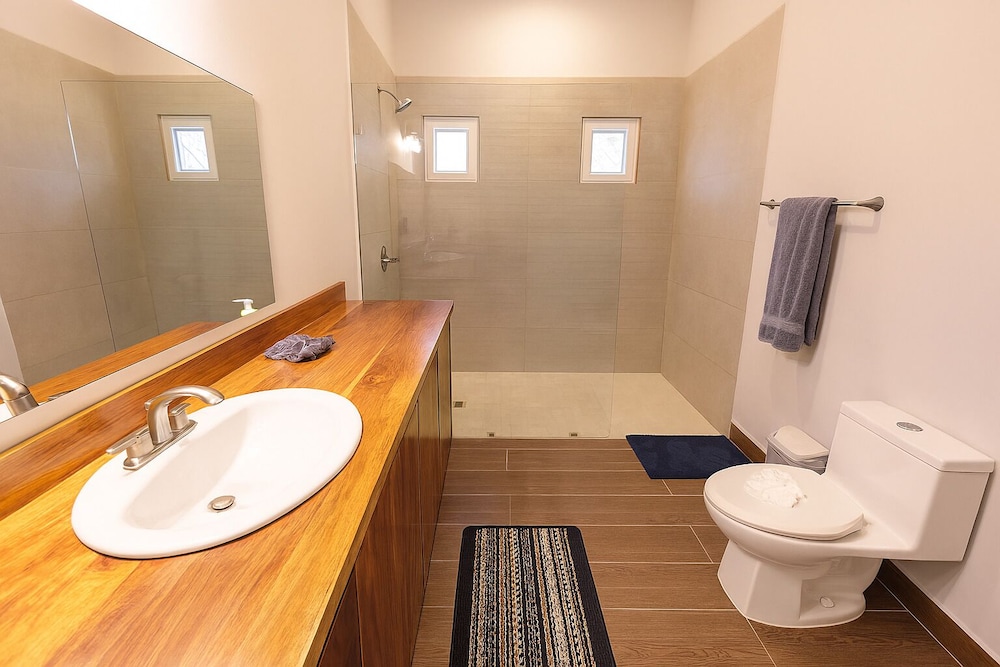 Casa Luminiere- Keyhole Bay #5 3 Bedroom Home