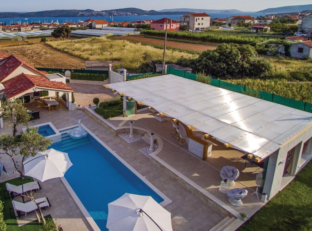 Luxury Villa Malo