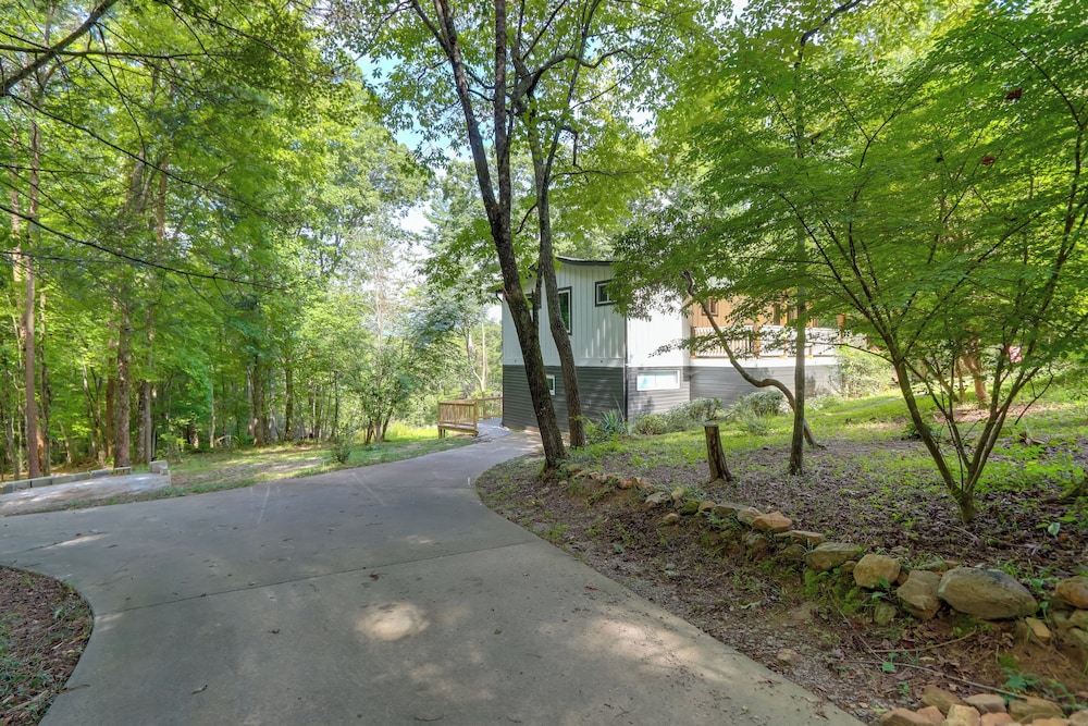 Peaceful Ellijay Getaway w/ Screened Porch & View! view 2