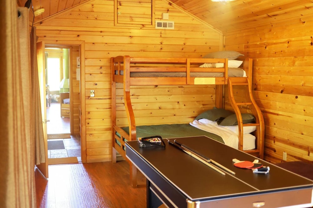Discover Serenity Cozy Cabin With Mountain Views