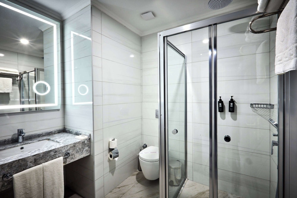 Ramada by Wyndham İstanbul Ümraniye - Image 28