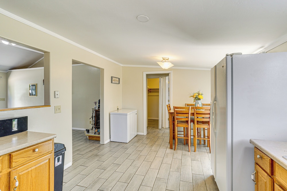 Pet-friendly Unit w/ Yard Near Sacramento River!