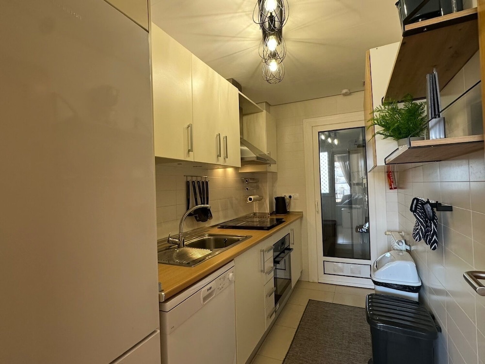 Golf Resort - Apartment - Sleeps4 - Pool - Parking