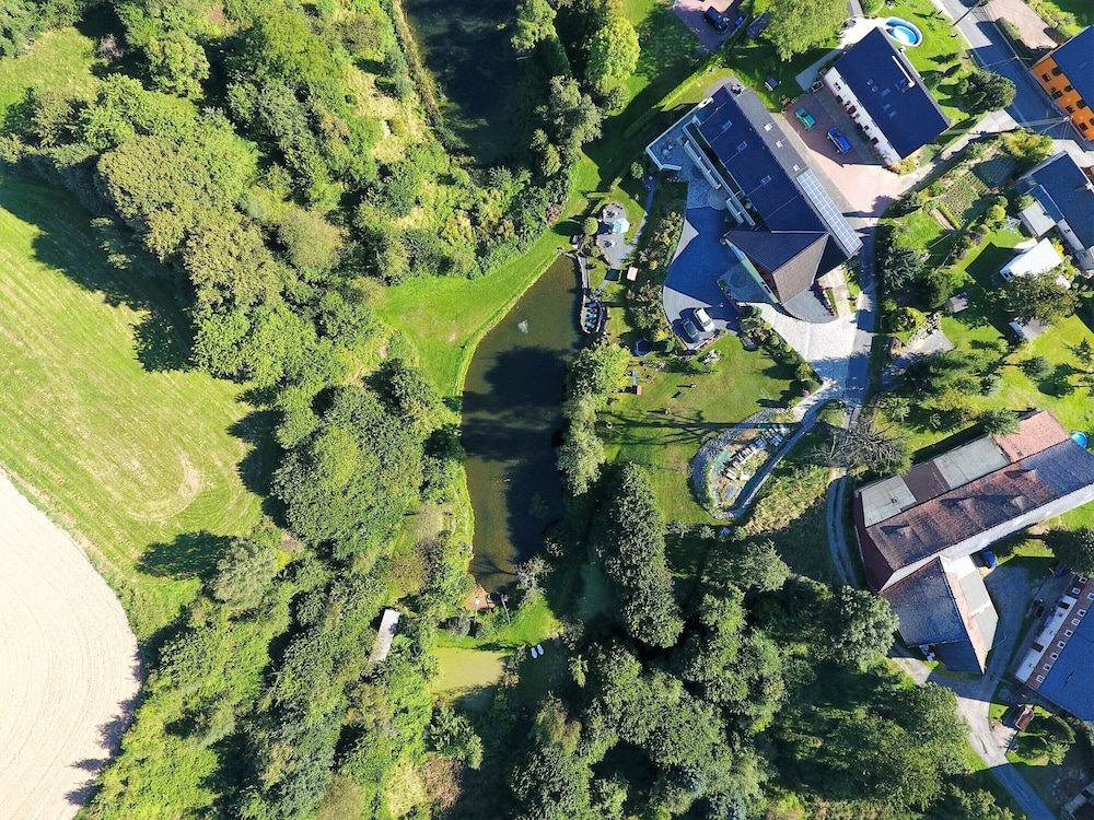 Roomy Apartment in Lichtenhain With Pond