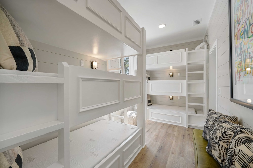 Sleeps 39 2 Luxe Homes w/ Free Golf Cart, Private Pool+spa 3 Blocks to Beach