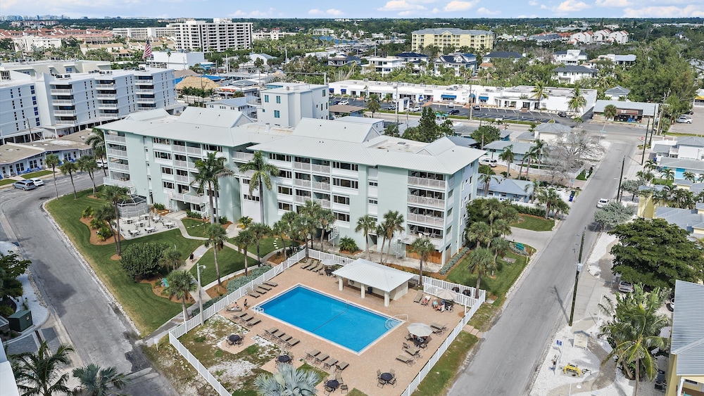 Siesta Treasure #4 2 Bedroom Condo
