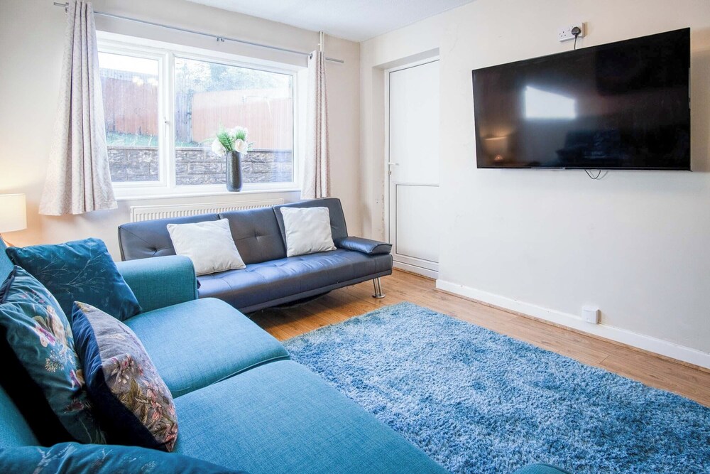 Gellionen - 2 Bedroom House - Clydach