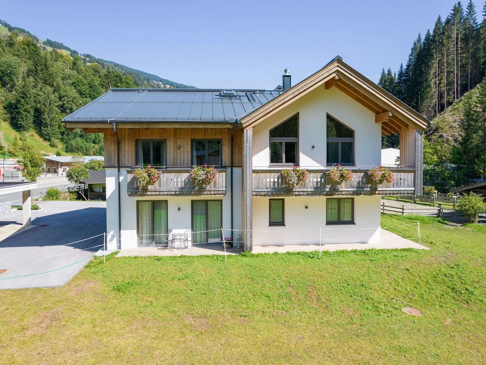 Luxury Chalet in Saalbach-hinterglemm With Sauna