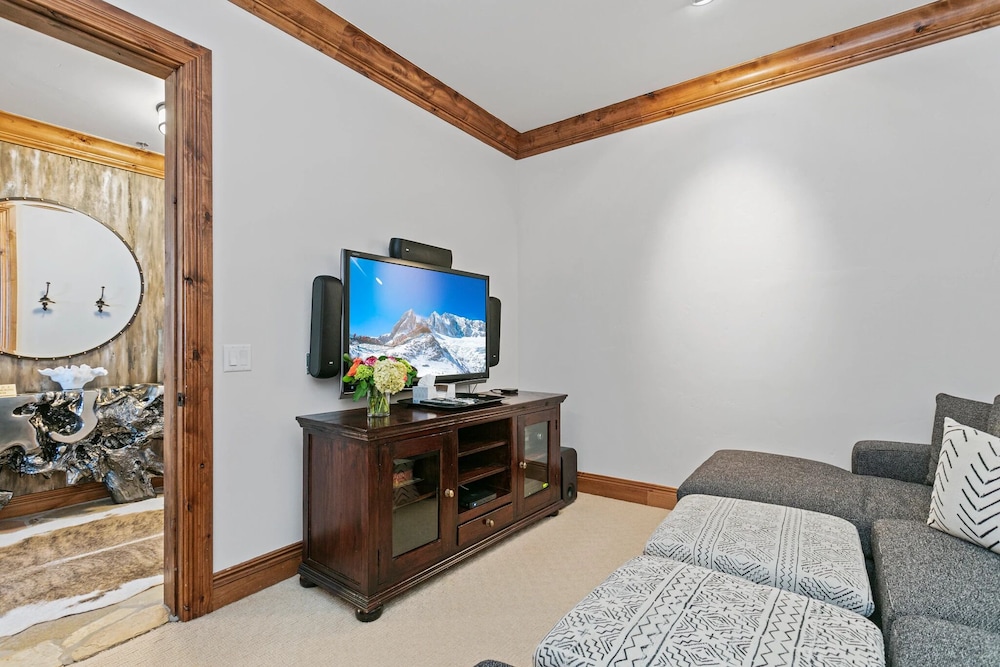 Grand Lodge - 3 Bedroom Deluxe #304 - Ski-in/out 3 Condo