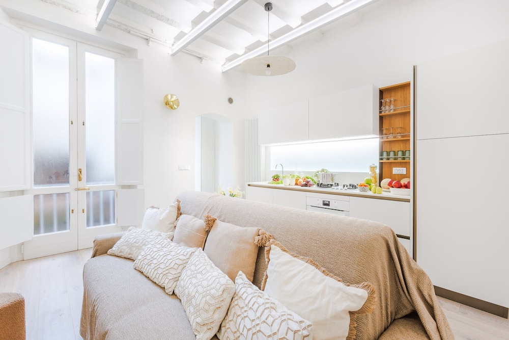 Casa Joyce in Lucca With 1 Bedrooms and 1 Bathrooms