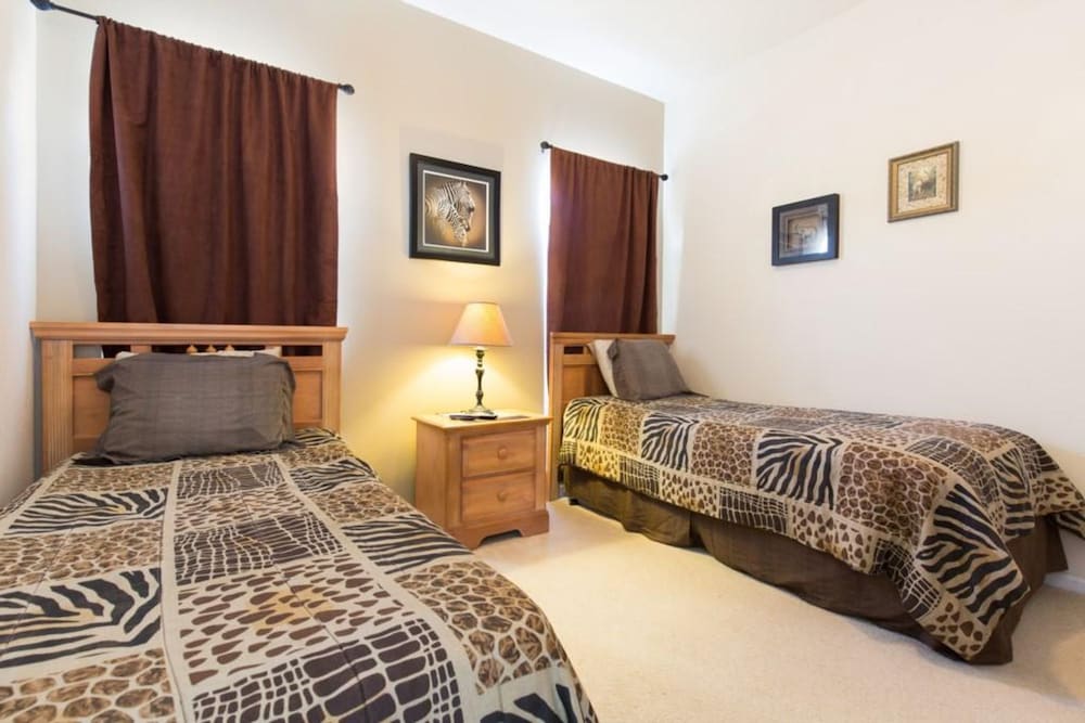 Windsor Palms Villa Pool Close to Disney