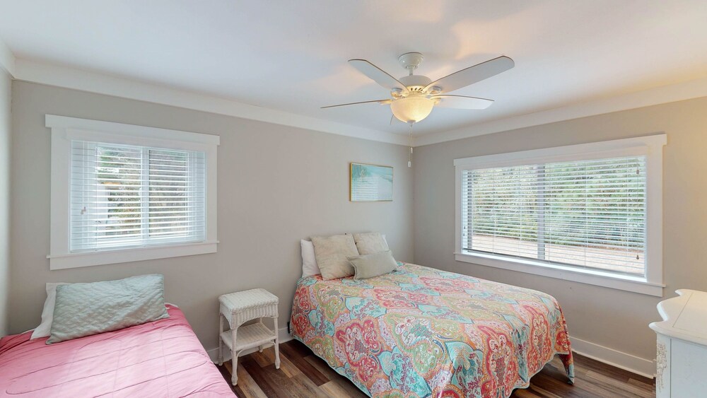 Clubhouse Cottage 5 Bedroom Home