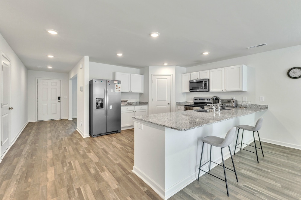 5br Pet Friendly Retreat With Garage Parking 5 Bedroom Home