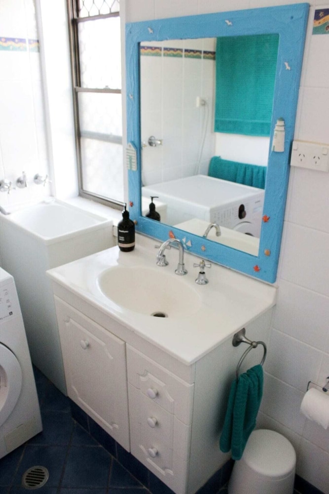 Lovely 1 Bedroom Apartment Steps to the Beach view 4