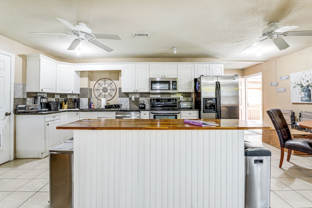 Pet-friendly Lilburn Duplex w/ Patio & Grills!