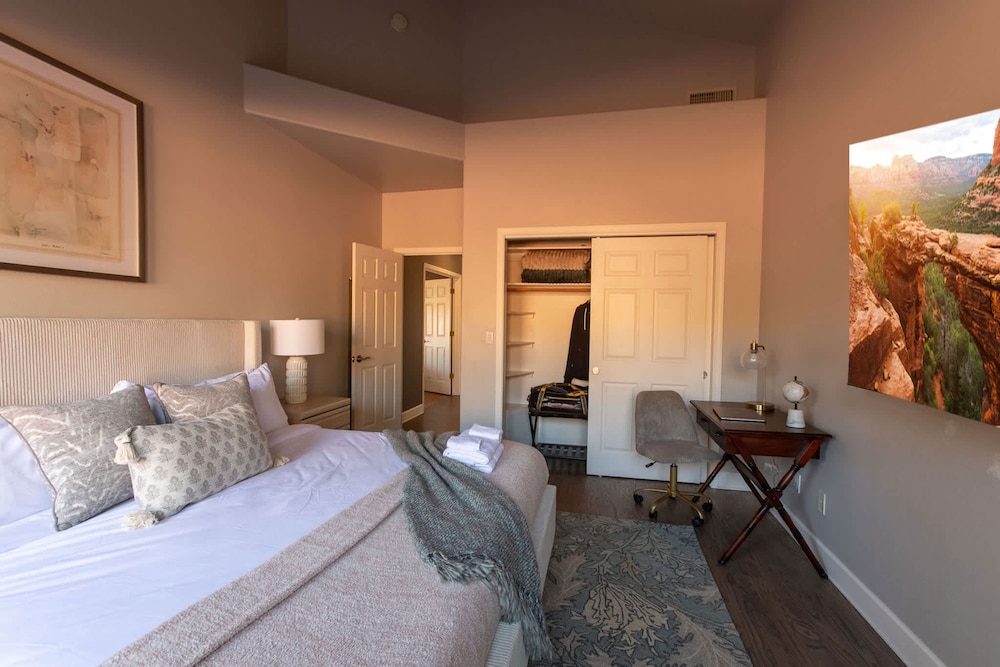 5 Bed 3 Bath Uptown Sedona-game Room-sauna-cold Plunge-jacuzzi-gym