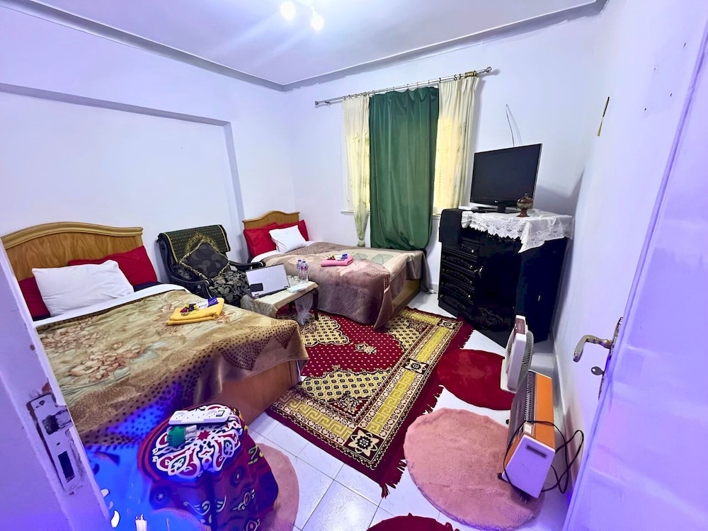 Gadou 2BR Apt w Kitchen Balcony - Port Said