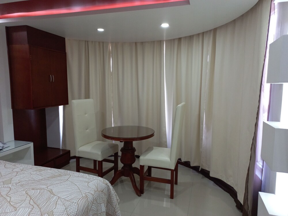 La Aurora Hotel like Home
