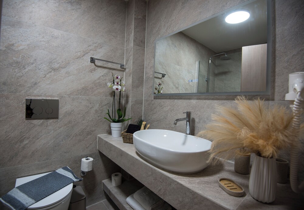 SIDONIA SUITE