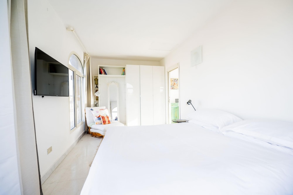 St John Basilica Lovely Tower Apartment photo 4