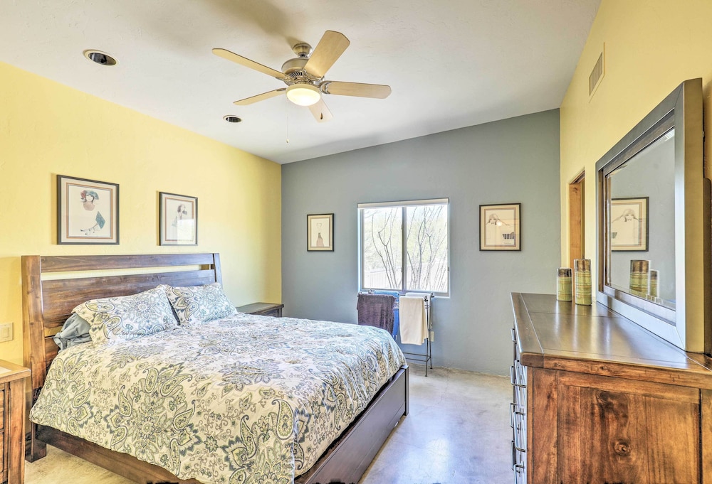 Tucson Home w/ Patio - Near Outdoor Adventure view 3