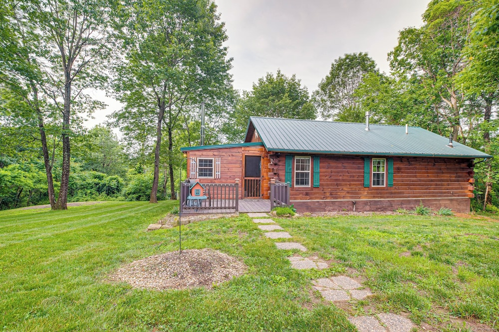 Pond & Fire Pit: Charming Log Cabin Near Blue Rock