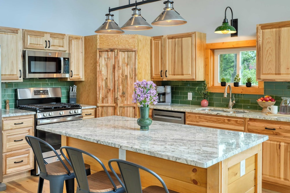 Hot Tub, Game Room & Views Near Downtown Gatlinburg Perfect Too by Avantstay