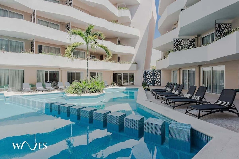 Pool View 1 Br. Steps Away From the Beach