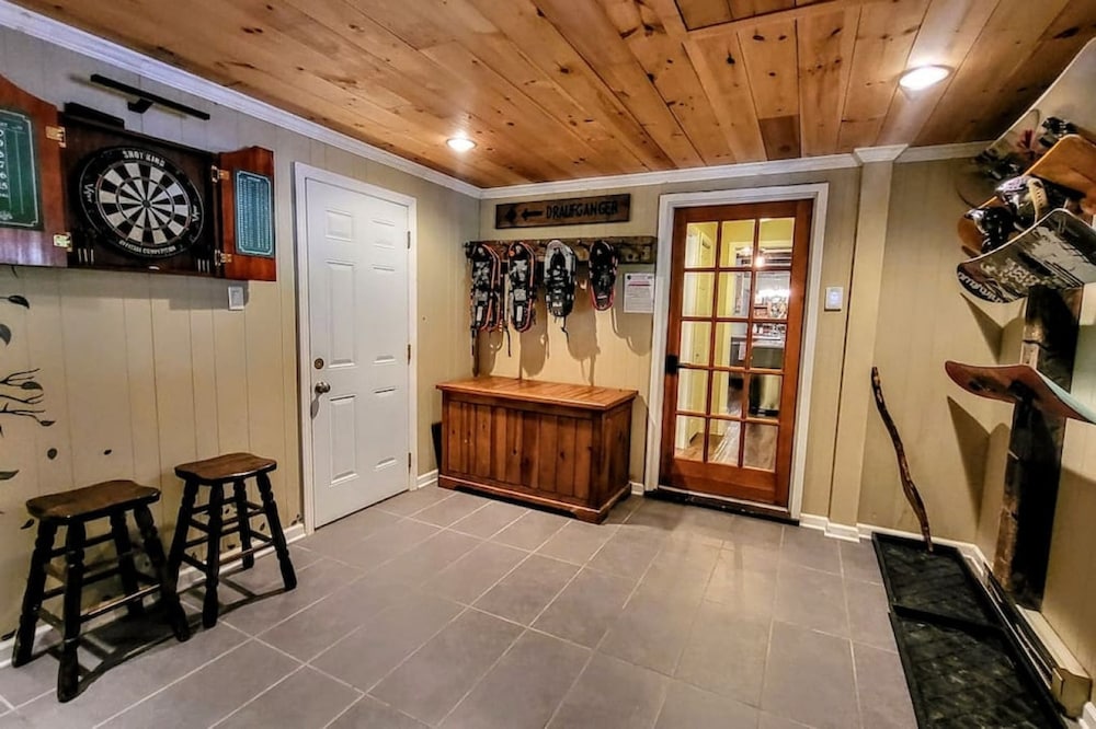 Double Diamond Lodge by Avantstay Group Escape w Firepit Patio Activities