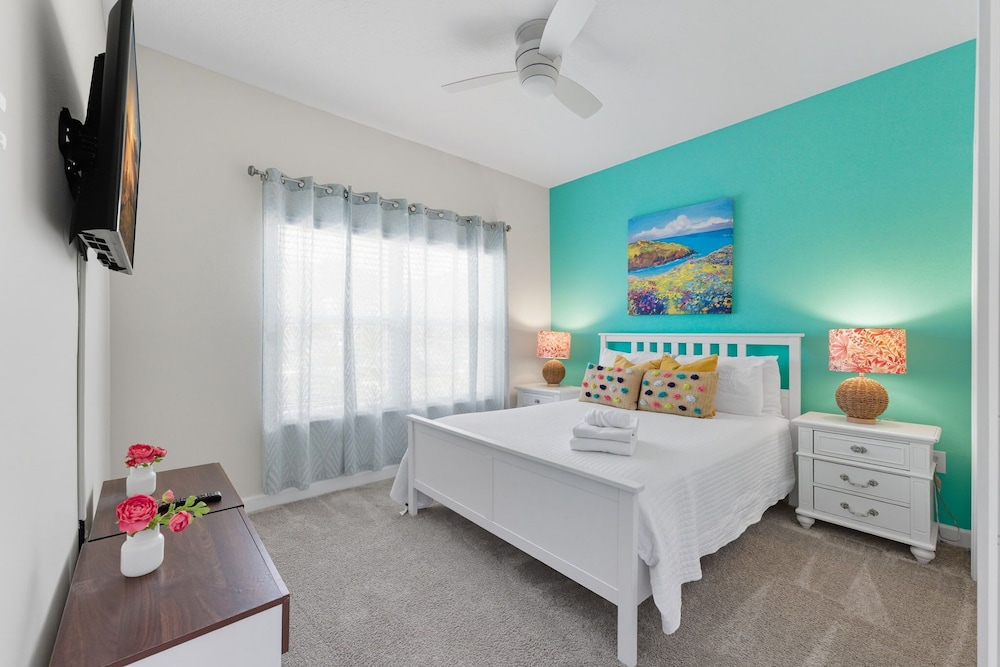 Modern 5BR Retreat Pool Water Park More