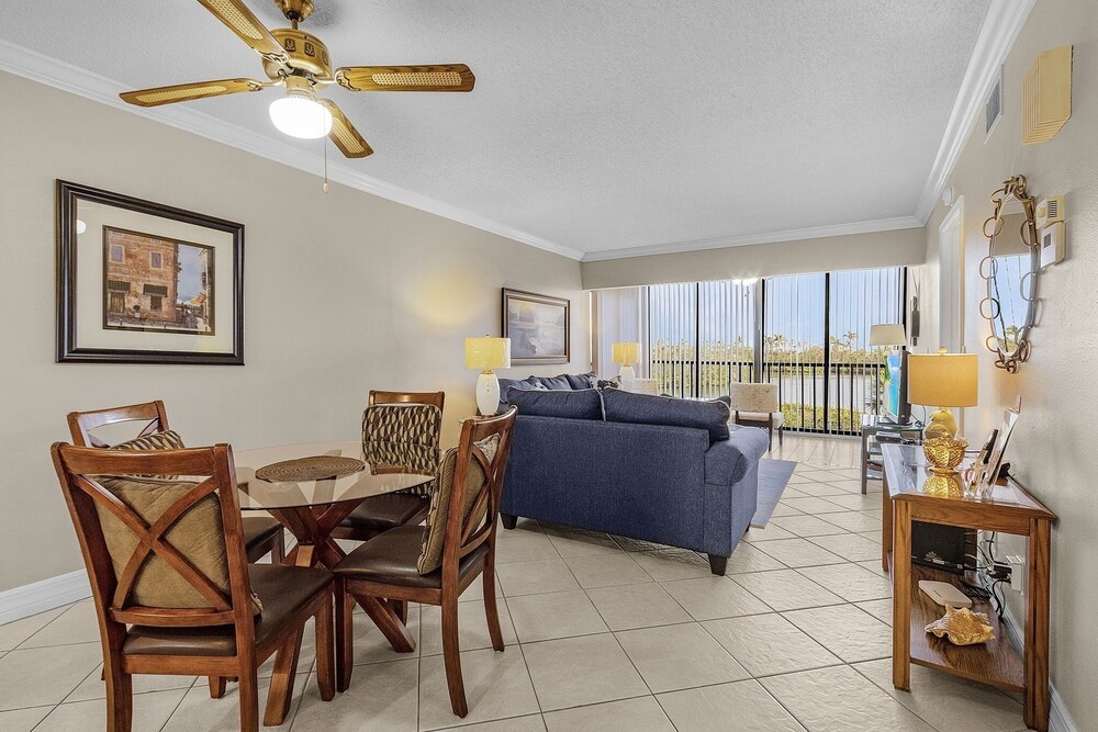 Bay Village 126: Charming Beachfront 2br/2ba Condo W/ Balcony 2 Bedroom Condo