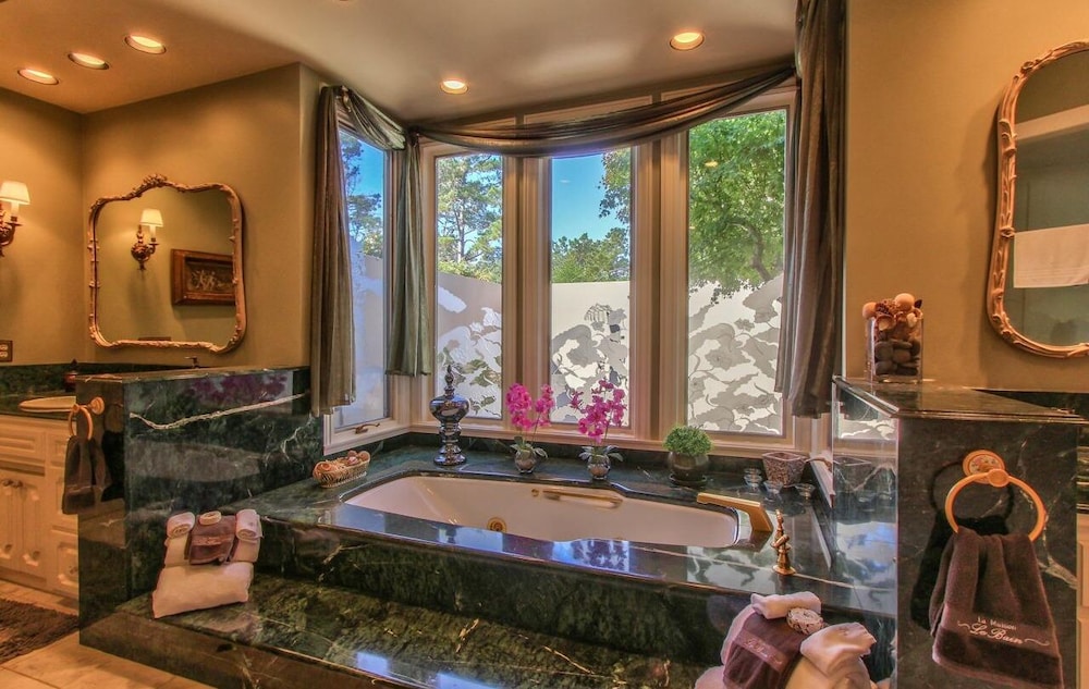 Monterey Vacations - Lx33: Luxury Vacation Villa On Pebble Beach With Pool - Property Image 4