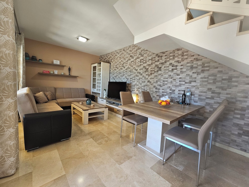 Welcoming and Modern Holiday Home With Access to Swimming Pool