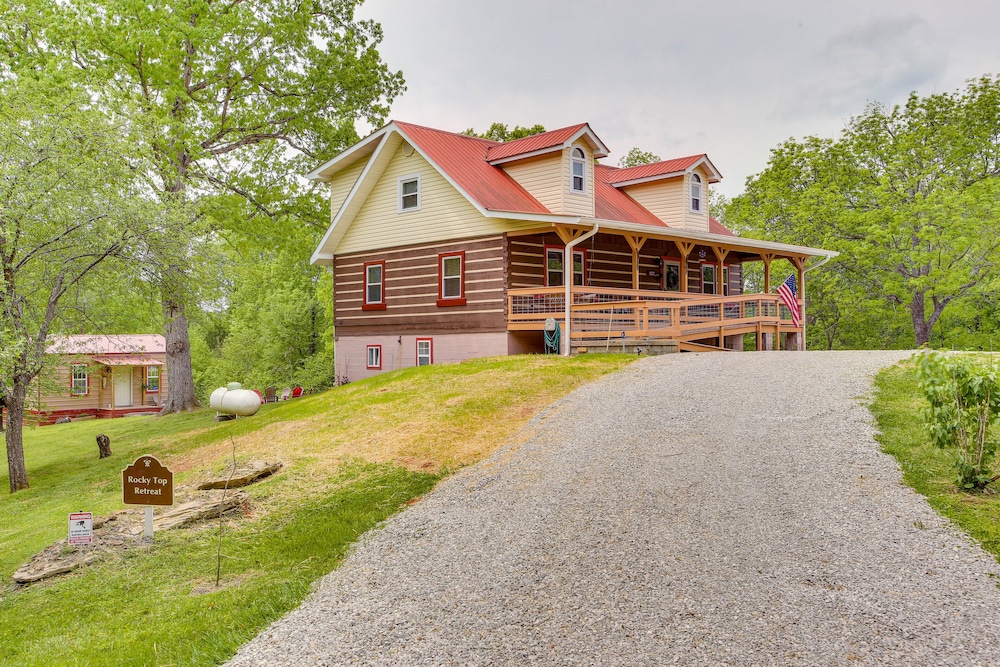 Rustic Dale Hollow Lake Cabin - Private Hot Tub! view 3