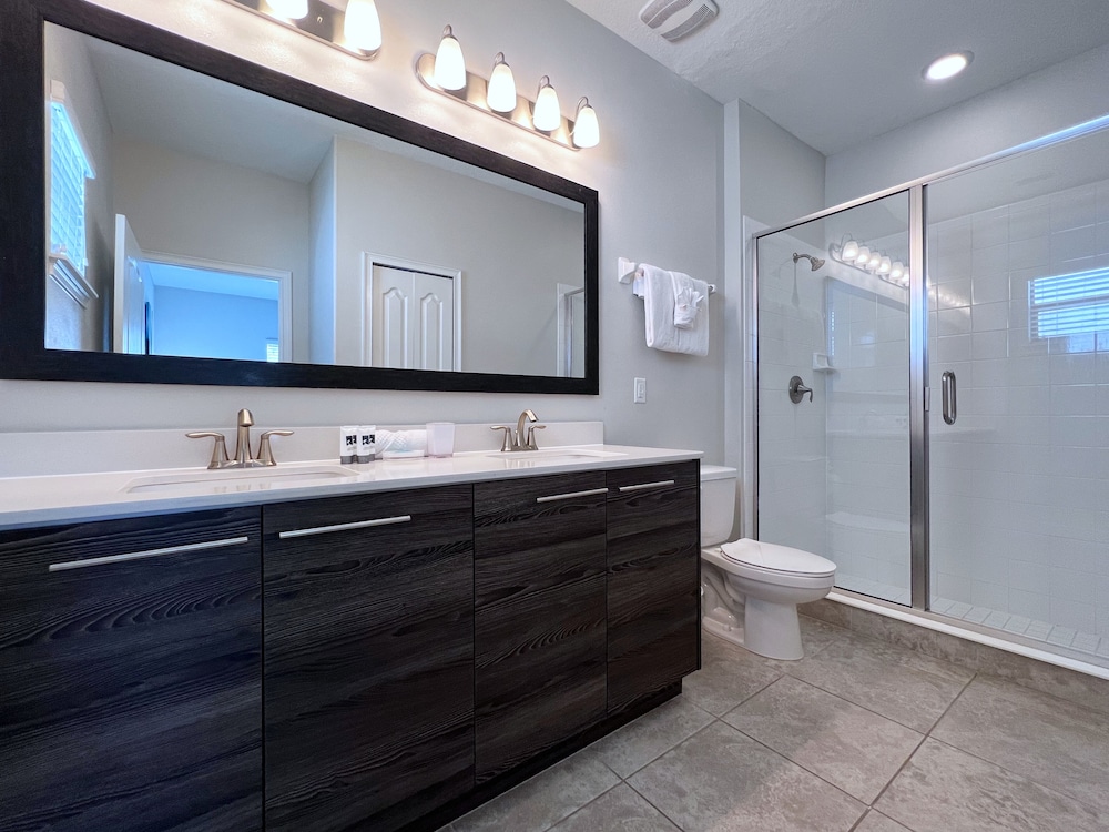 Balmoral Resort-140aa 5 Bedroom Home by RedAwning view 3