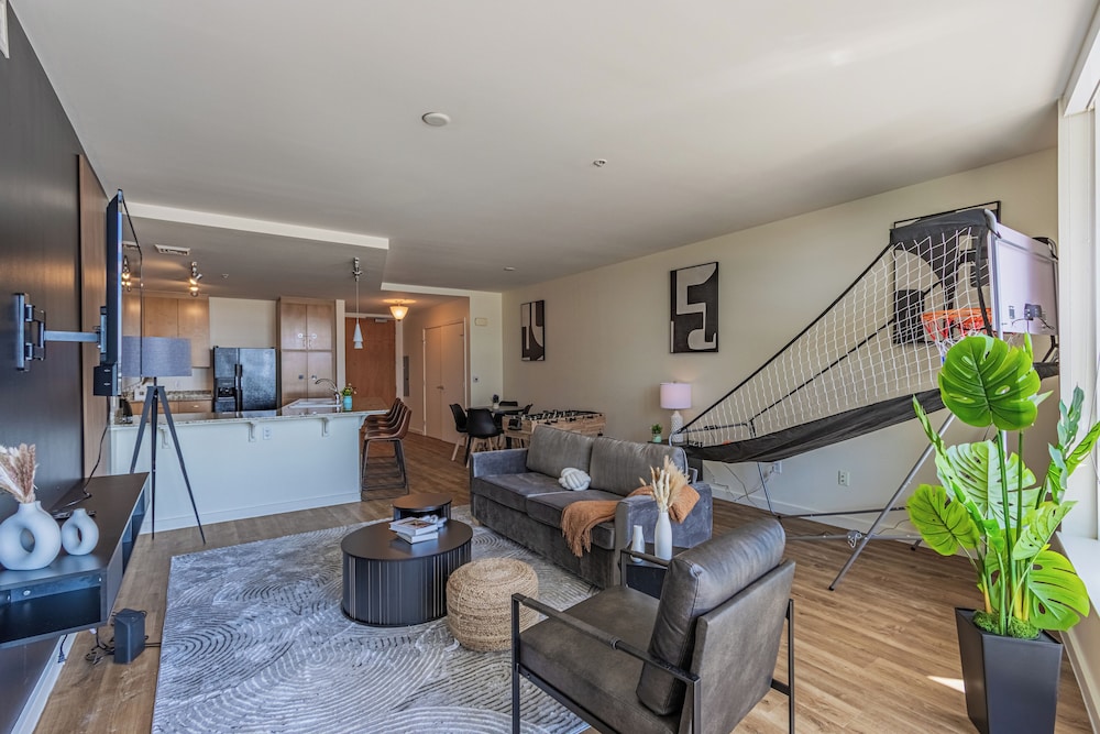 ROVE LIVING/KL - 44 Monroe