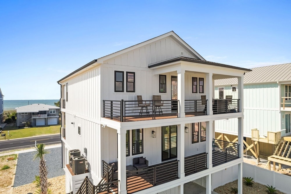 1040 Break / 1040 Ocean Blvd West 4 Bedroom Home by RedAwning