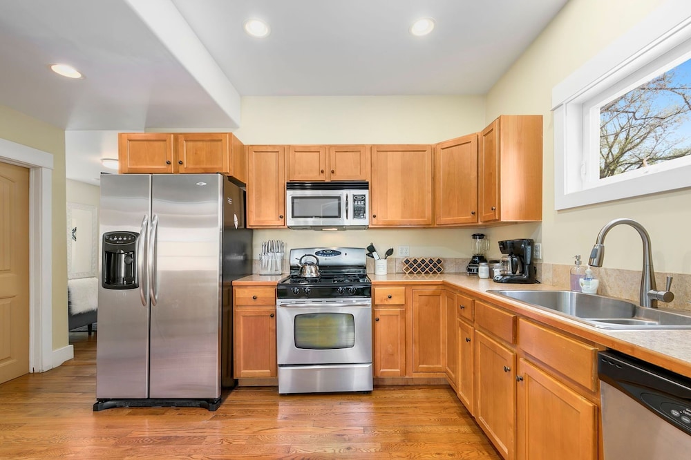 Spacious Old Town Home Walk to Dining & Culture!