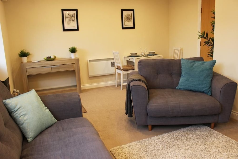 Glover Apartment